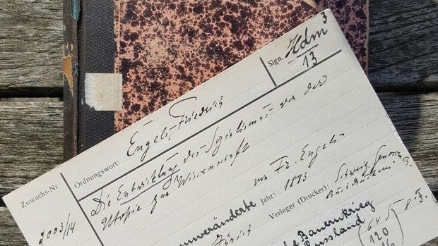 La curiosa historia del libro prestado que ha vuelto a la biblioteca después de 60 años