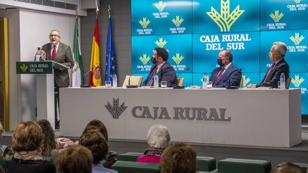 Rogelio Reyes Cano: «La Lora de mi libro está fuera del mapa y del calendario»