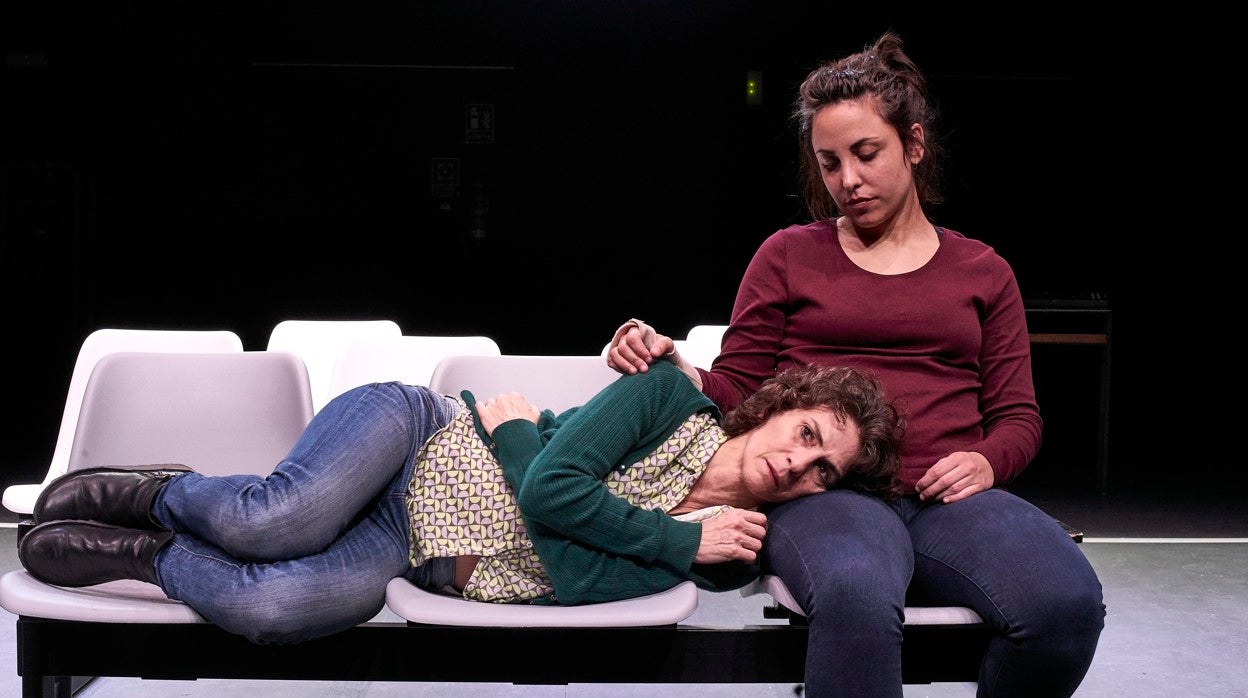 Gema Matarranz y Marta Megías, en una escena de la obra