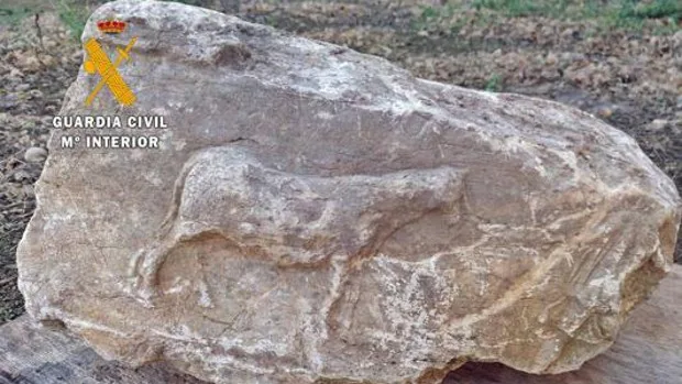 Recuperado un relieve romano que un vecino de Badajoz ocultó a Patrimonio