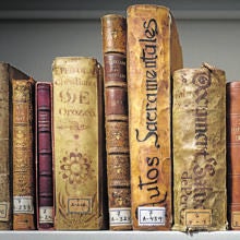 Ejemplares del Fuero Juzgo en la cámara acorazada de la RAE, con el glosario de voces antiguas y raras