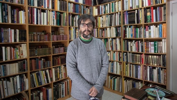 La librería Alejandría de Sevilla cumple veinticinco años al servicio del libro antiguo