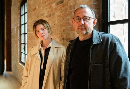 La comisaria Maria Lanko y el artista Pavlo Mokov, ayer en el pabellón de Ucrania en la Bienal de Venecia