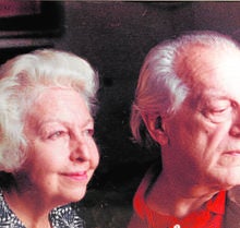 Rafael Alberti, fotografiado junto con su primera mujer, la escritora y traductora María Teresa León