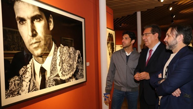 La Fundación Cajasol muestra la original mirada de Joserra Lozano sobre la tauromaquia