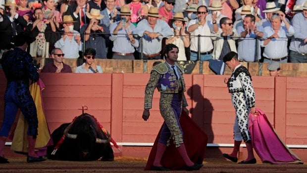 Sigue la corrida de Torrestrella, en directo: Morante de la Puebla y 'El Juli' dan la alternativa a Manuel Perera