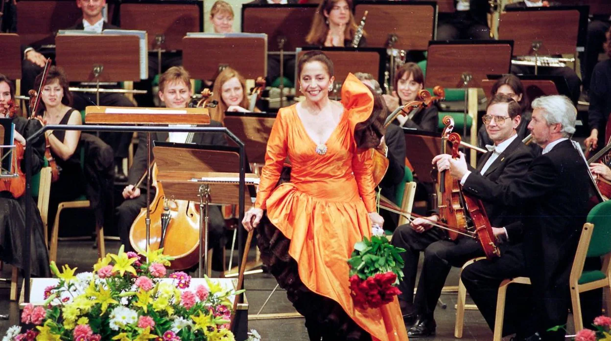 Teresa Berganza en los primeros 90 en un recital a beneficio de la Sinfónica ofrecido en el Maestranza para paliar los problemas económicos de la orquesta