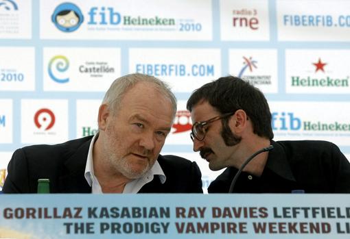 Vince Power y el autor, en una rueda de prensa en 2010