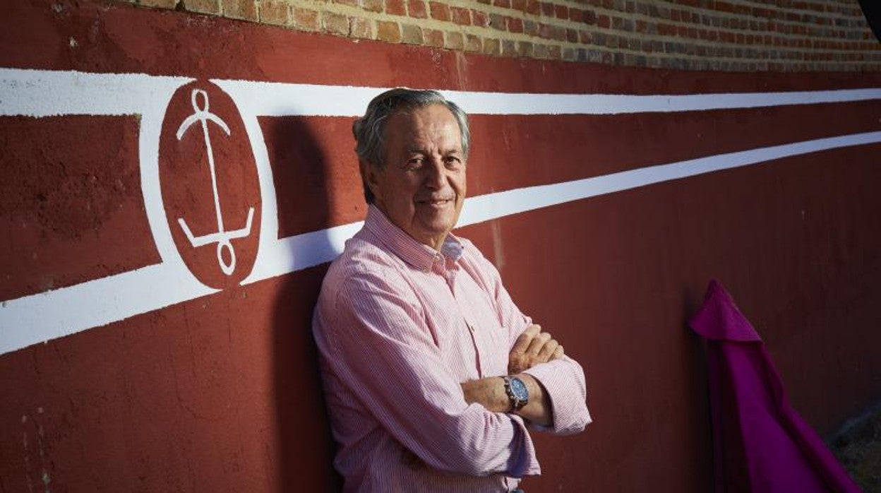 El Niño de la Capea, en la placita de tientas de su finca salmantina