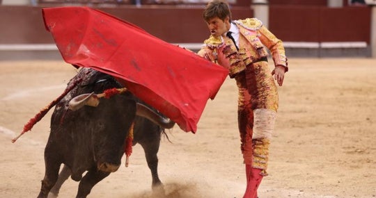 Juan Leal durante su segundo toro en la Feria de San Isidro