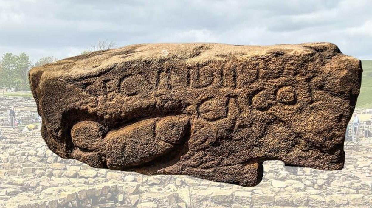 Hallan un pene y un insulto grabados en una piedra hace 1.700 años cerca del Muro de Adriano