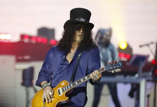 Slash, guitarrista de Guns N' Roses durante un concierto en Bilbao en 2017