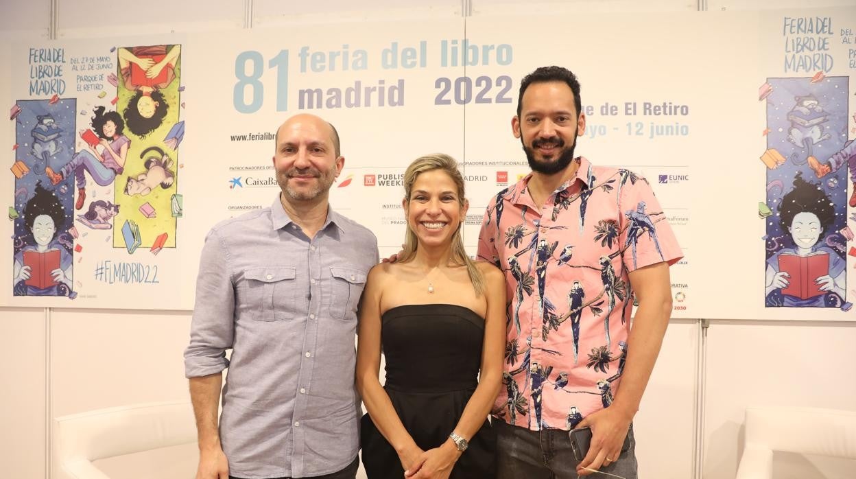 De izquierda a derecha, Carlos Granés, Karina Sainz Borgo y Rodrigo Blanco Calderón