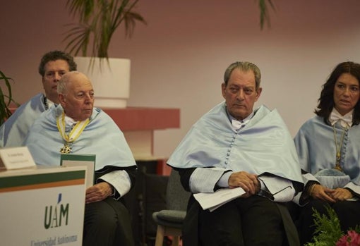 A la izquierda, el historiador Rochard L. Kagan, que recibió el doctorado Honoris Causa de la UAM junto con Paul Auster.