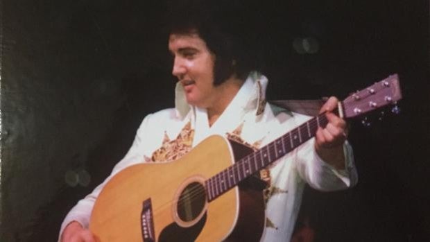 La última vez que un Elvis Presley depresivo y con sobrepeso se subió a un escenario hace 45 años