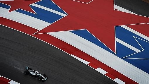 Hamilton a los mandos de su Mercedes en Austin (EE.UU.)