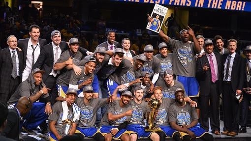 Los Warriors, durante la celebración del título de 2015