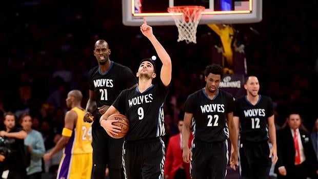 Ricky Rubio hace un gesto hacia el cielo