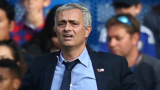 Mourinho, ausente en un duelo crucial para su futuro