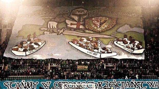 El tifo desplegado por los ultras del Slask Wroclaw