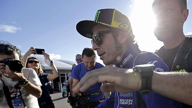 Valentino Rossi, a su llegada al a reunión con la FIM y Dorna