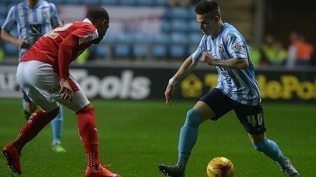 Ryan Kent, en el partido ante el Barnley