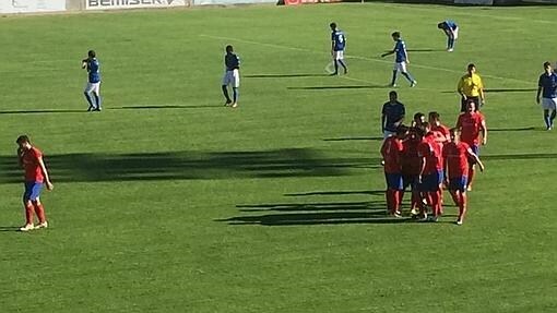 Los jugadores del Teruel celebran un gol