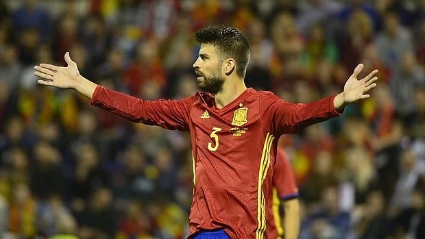 Piqué también escucha pitos en Alicante