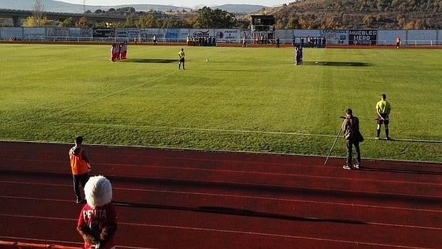 Minuto de silencio en el Atlético Bembibre-Cristo Atlético por las víctimas de París