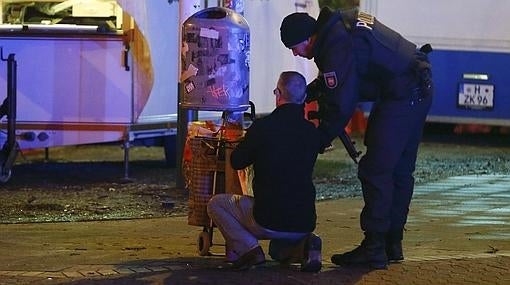 La Policía alemana inspecciona un carrito de la compra