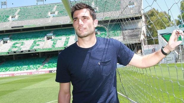 Adán, tras su renovación con el Betis: «Un loco de la cabeza más» hasta 2019