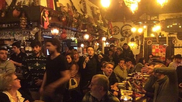 Un bar de Berlín durante el clásico