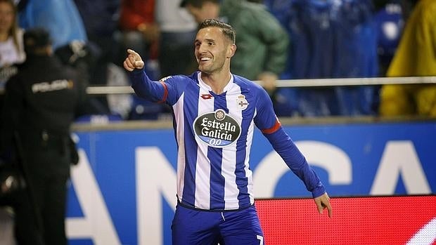 Lucas Pérez celebra su gol ante el Celta