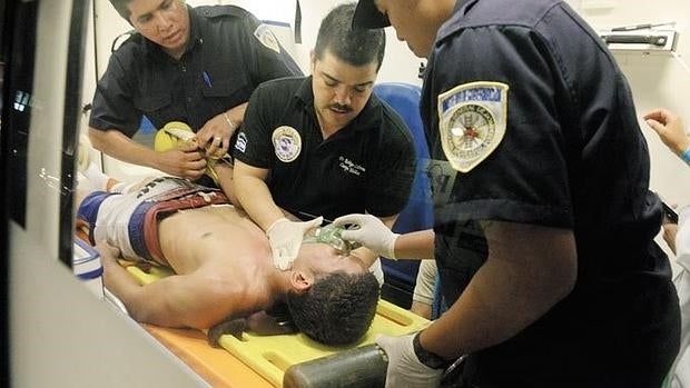 «El Terry Acevedo, durante su traslado al hospital