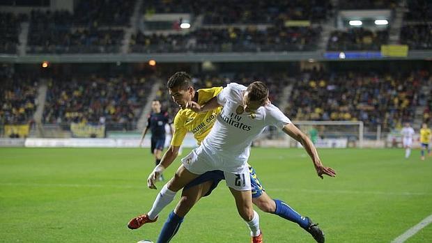 Así celebra la afición del Cádiz el error del Madrid