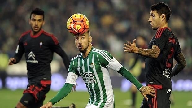 El Celta sufre con diez jugadores pero saca un punto ante el Betis en Sevilla (1-1)