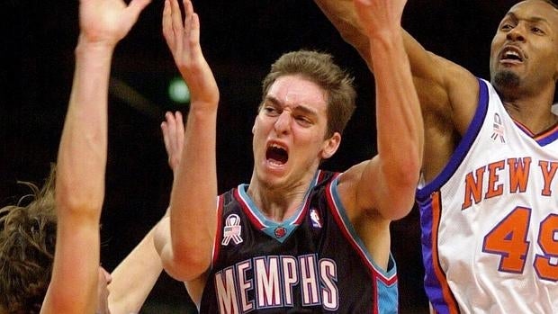 Pau Gasol, en sus primeros años en la NBA, con los Grizzlies