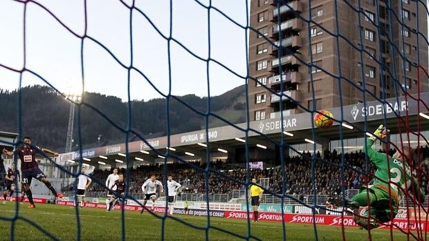 Polémica entre la Policía y la Liga por el minuto de silencio