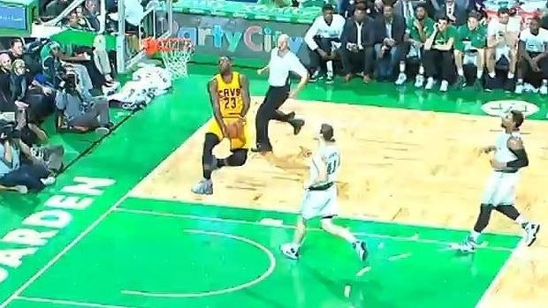 Así machacó LeBron James a los Celtics