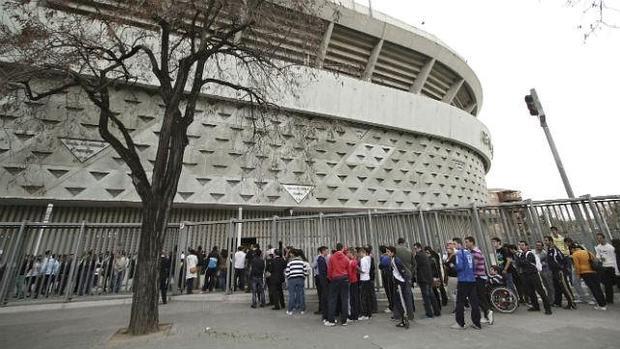 Derbi Betis-Sevilla FC: Menos de 400 entradas para llenar el Villamarín