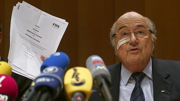 Blatter ha comparecido después de conocer su sanción