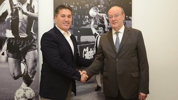 Jose Peseiro, izquierda, junto al presidente del Oporto, Pinto da Costa