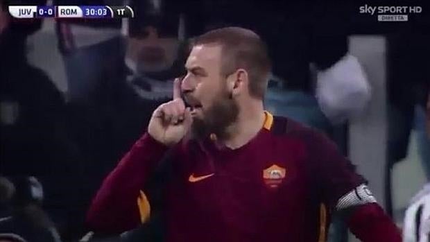 De Rossi, a Mandzukic: «¡Cállate, gitano de mierda!»