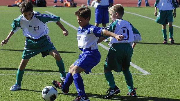 Un jugador benjamín de Sevilla evita ser sancionado gracias a escribir una redacción escolar