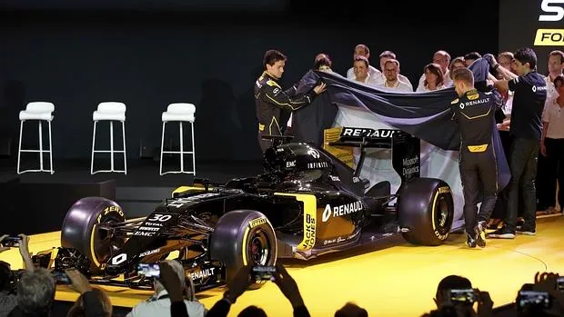 almer y Magnussen, los pilotos de Renault, destapan el nuevo coche
