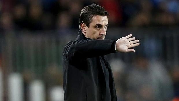 El Betis hunde al Valencia y a Neville