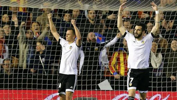 Cheryshev y Negredo marcaron sendos goles para el Valencia