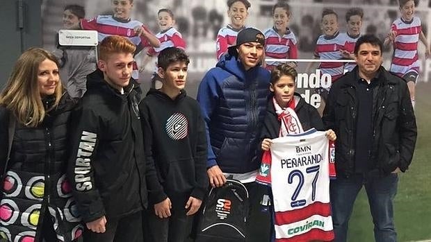 Peñaranda encuentra al niño que le pidió la camiseta