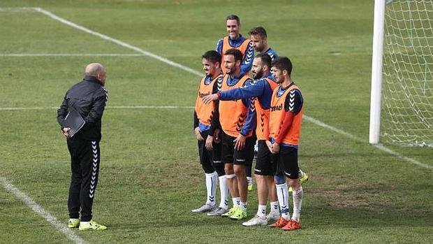 Más cambios en el Cádiz CF, «para buscar soluciones»