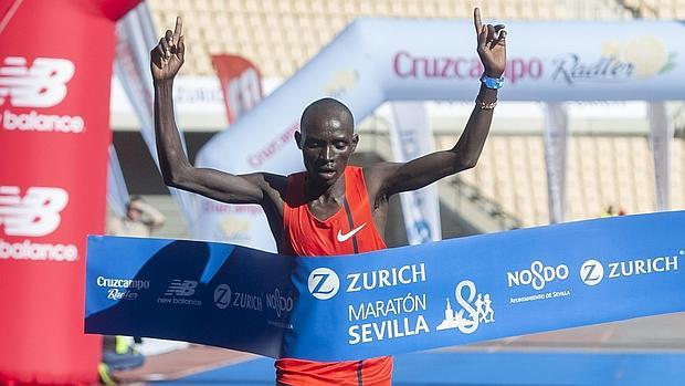 El ganador de Zúrich Maratón de Sevilla 2015, Cosmas Kiplimo Lagat